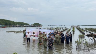 Dekan Unhan RI Mayjen TNI Dr. Oktaheroe Ramsi, S.I.P., M.Sc. Pimpin Langsung Penanaman Mangrove di Pesawaran